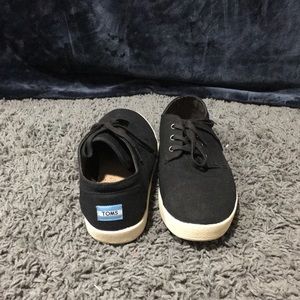 Black TOMS